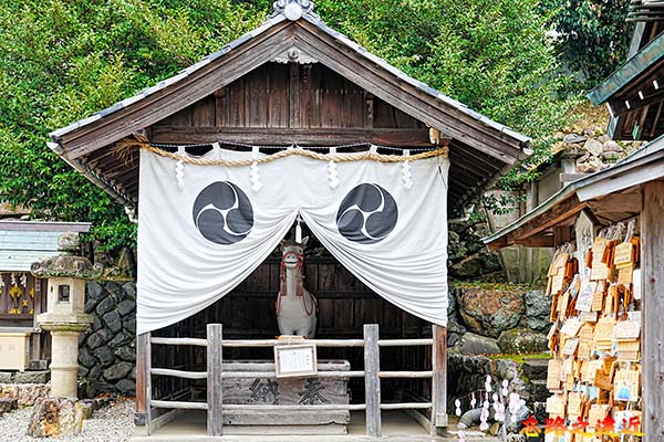 「針綱神社」「御神馬」像