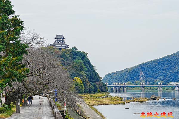木曾川畔步道望犬山城天守