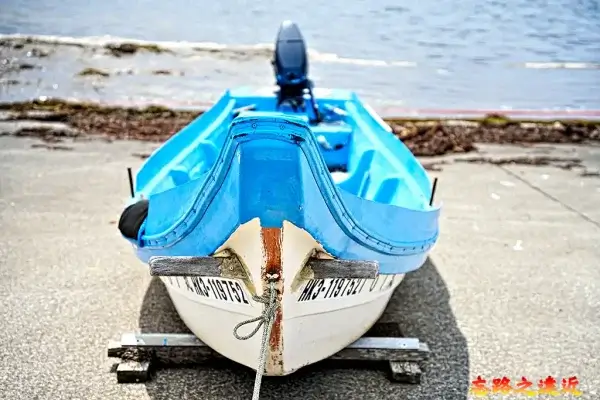 惠山泊漁港岸邊獨木舟