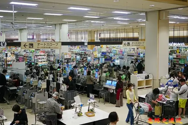 AEON桑園店超市賣場