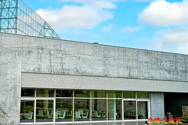 玻璃金字塔餐廳L'enfant qui rêve