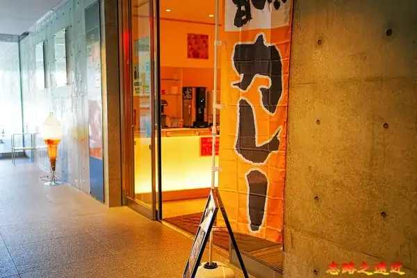 玻璃金字塔外帶餐廳