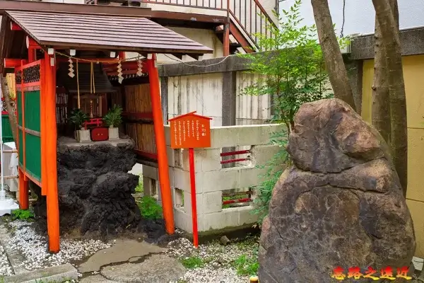 吉原神社「お穴さま（御穴様）」