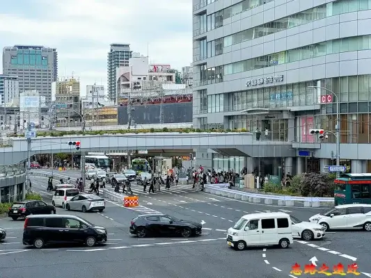 神戶三之宮站前天橋