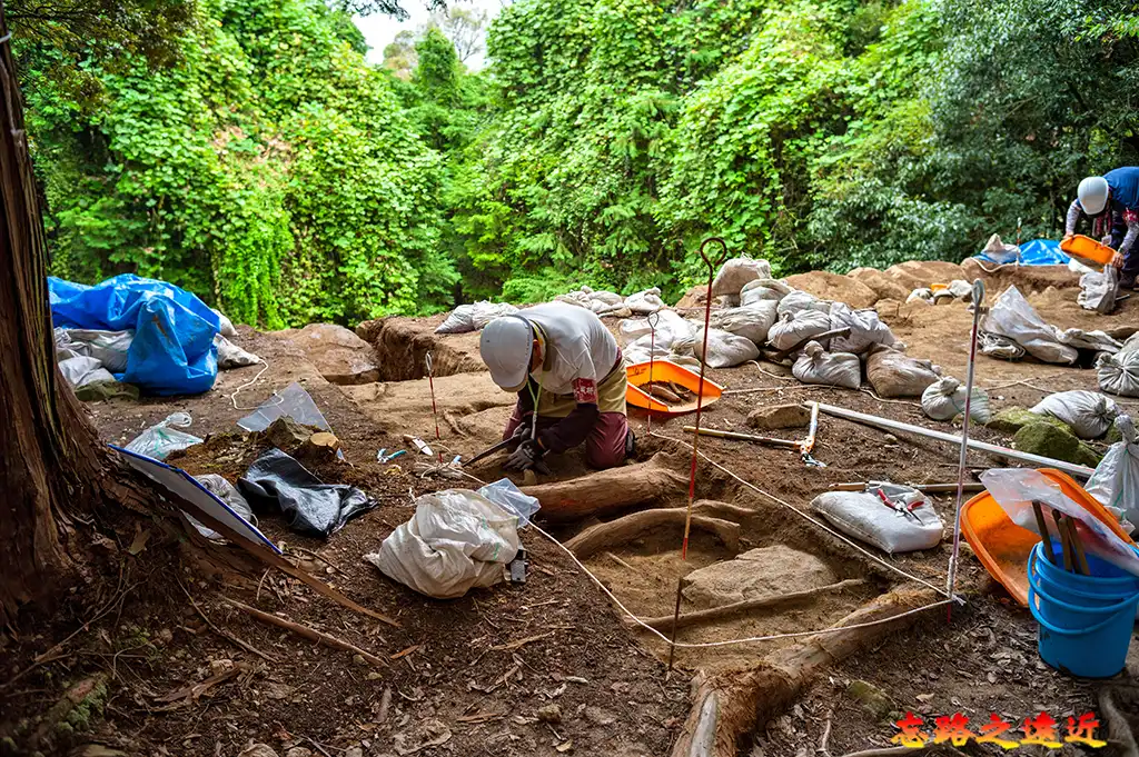 安土城發掘人員工作中