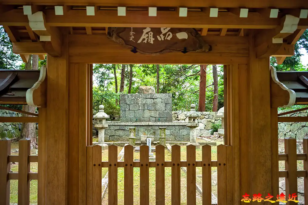 安土城二之丸的信長本廟山門