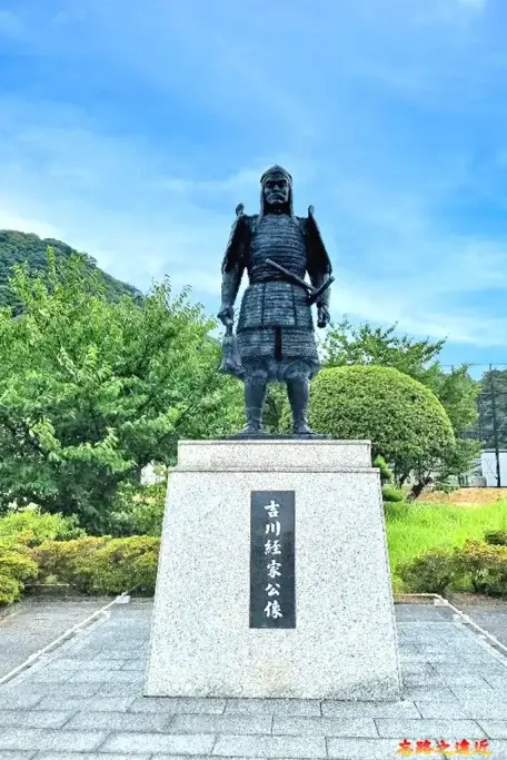鳥取城前吉川經家銅像