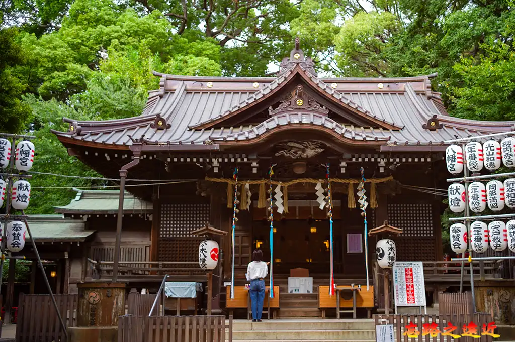 代代木八幡宮拜殿前