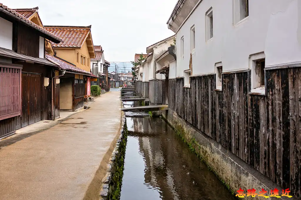 倉吉白壁土藏群鐵板街景