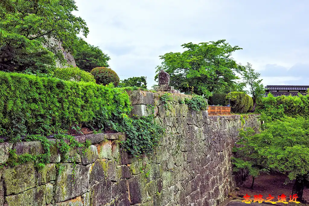 津山城入口後方眺望石垣