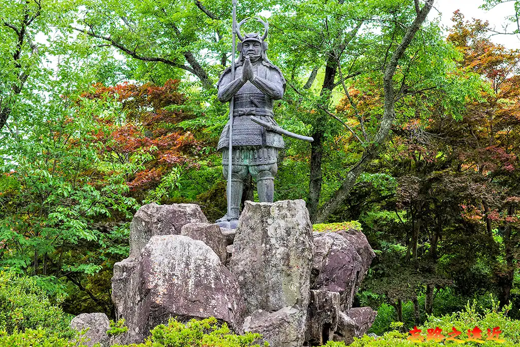 【日本百大名城65】中国篇-月山富田城~山陰地區首屈一指的巨型山城 4 月山富田城千疊平「山中鹿介」雕像