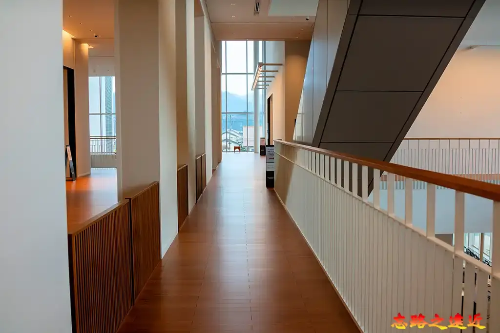 鳥取縣立美術館二樓