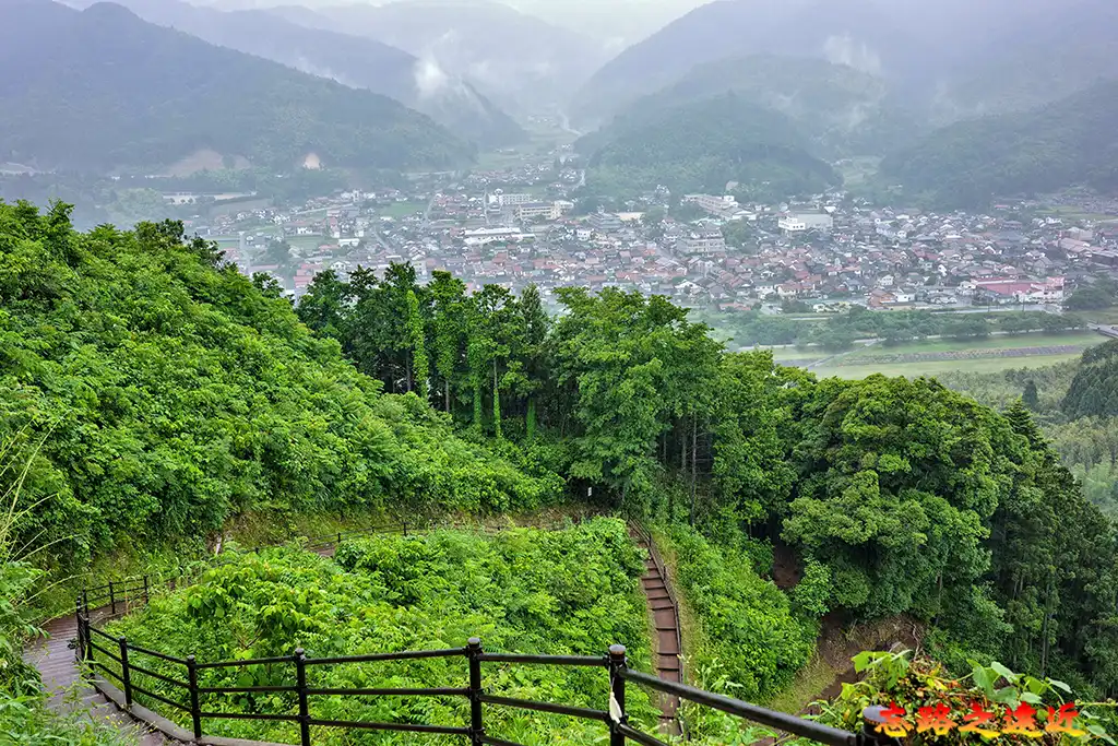 【日本百大名城65】中国篇-月山富田城~山陰地區首屈一指的巨型山城 14 月山富田城三之丸沿七曲往下眺望