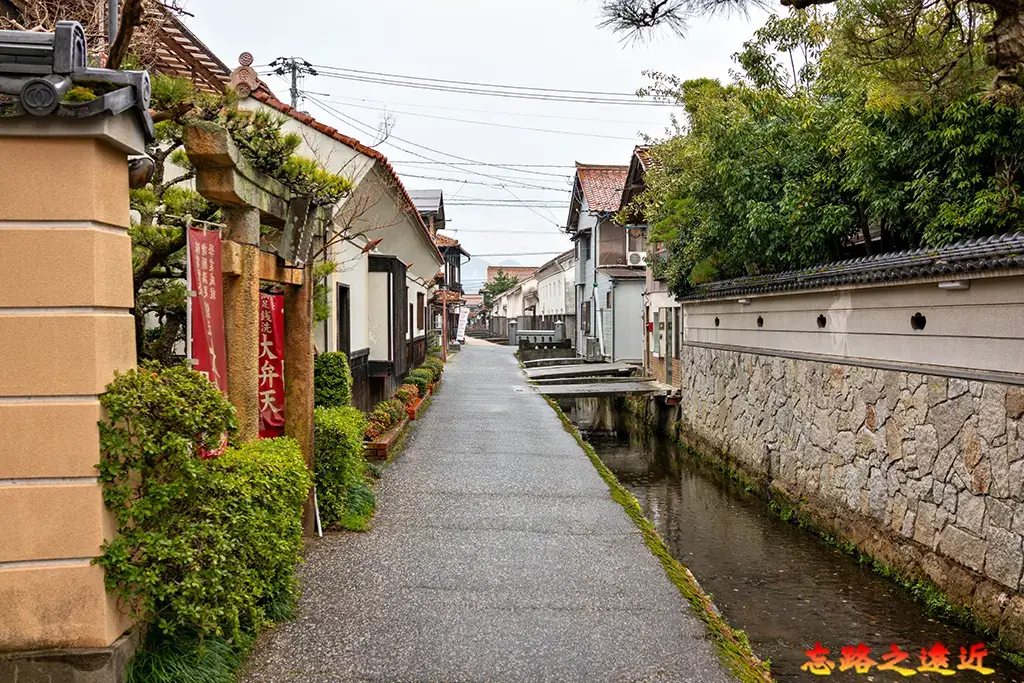 倉吉白壁土藏建築沿著玉川排列