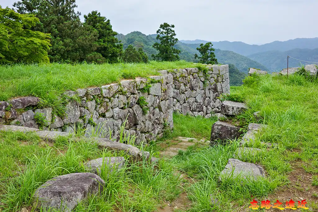 津和野城本丸（三十間台)入口石垣