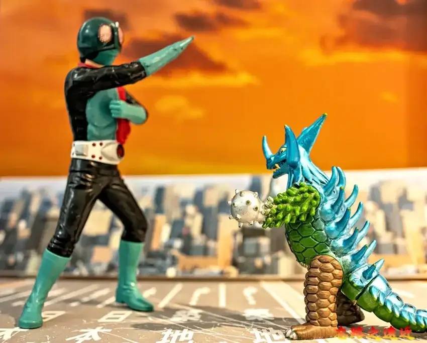 倉吉圓形劇場三樓的體驗區超人恐龍大戰擺拍