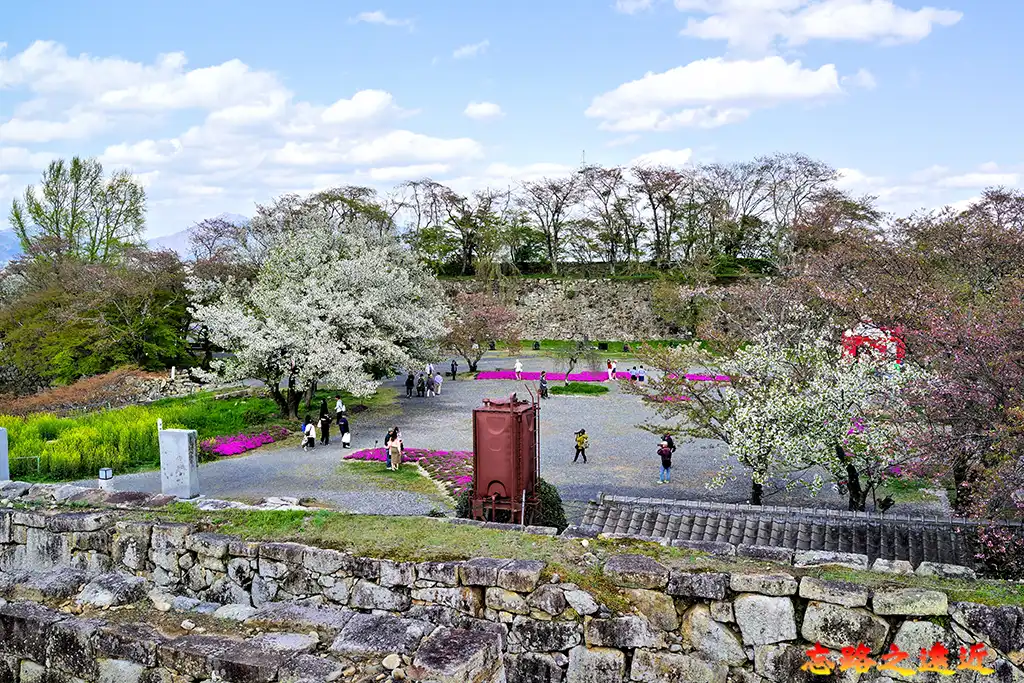 津山城天守台望向本丸