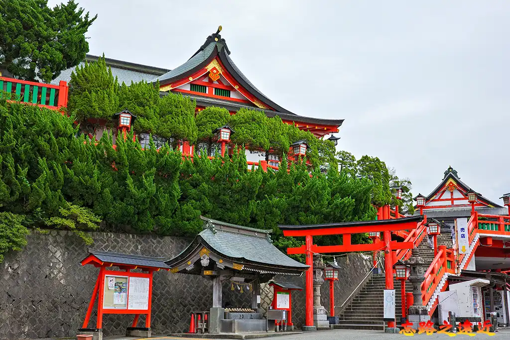 「太皷谷稻成神社」境內