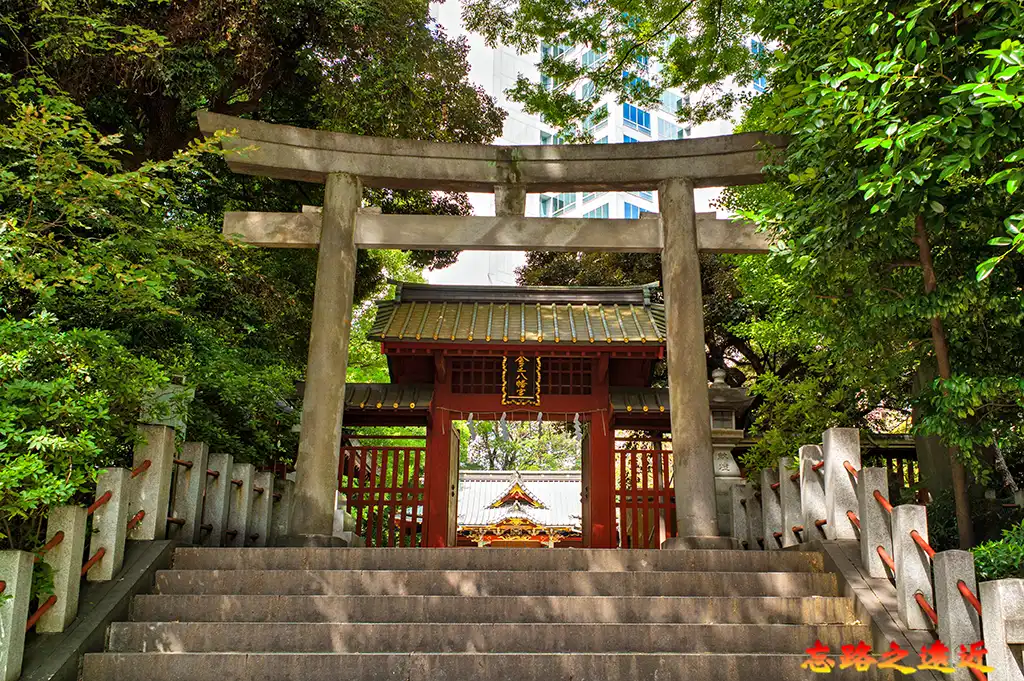 金王八幡宮正門鳥居與神門