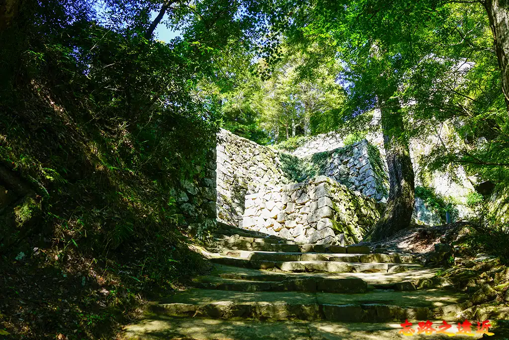 備中松山城大手門前