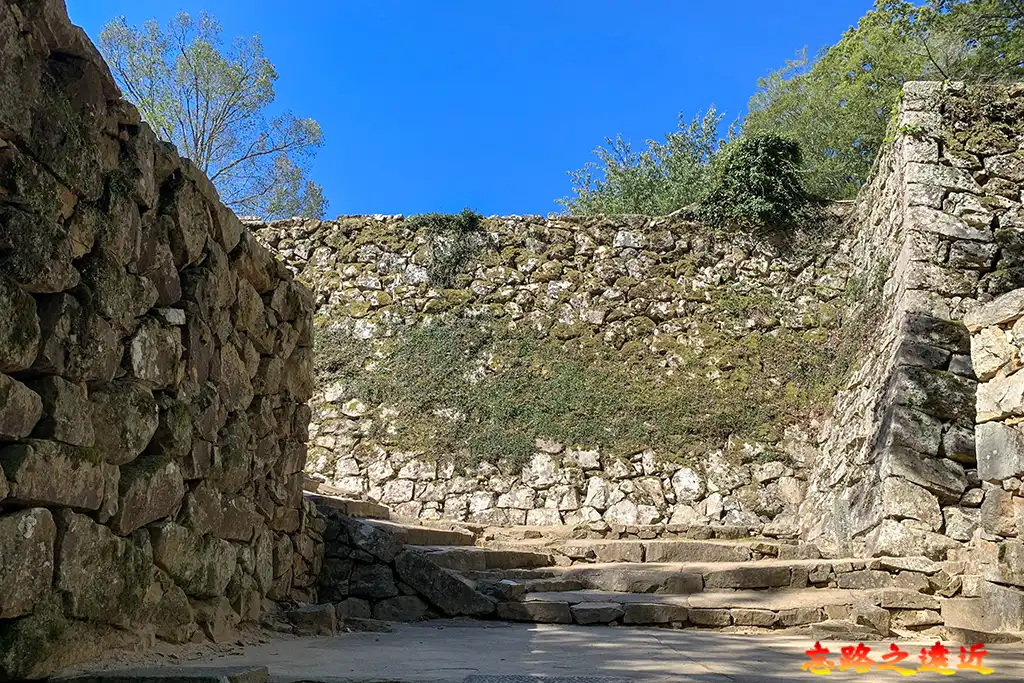 備中松山城大手門石垣