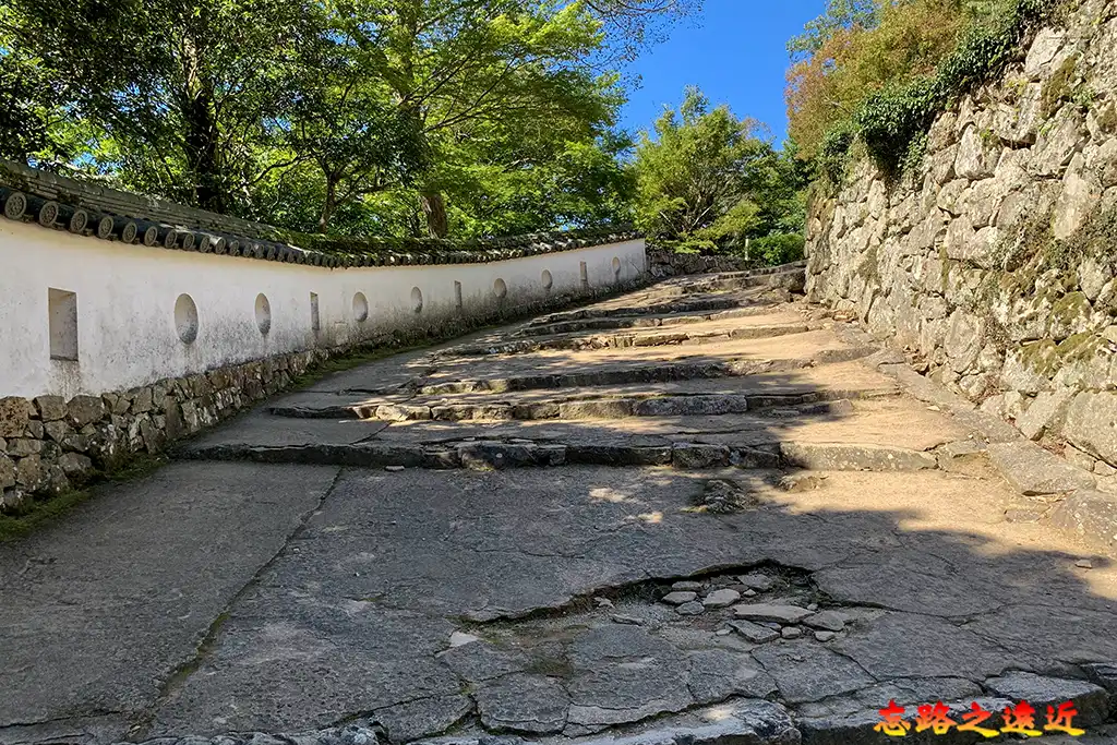 備中松山城大手門往上土塀