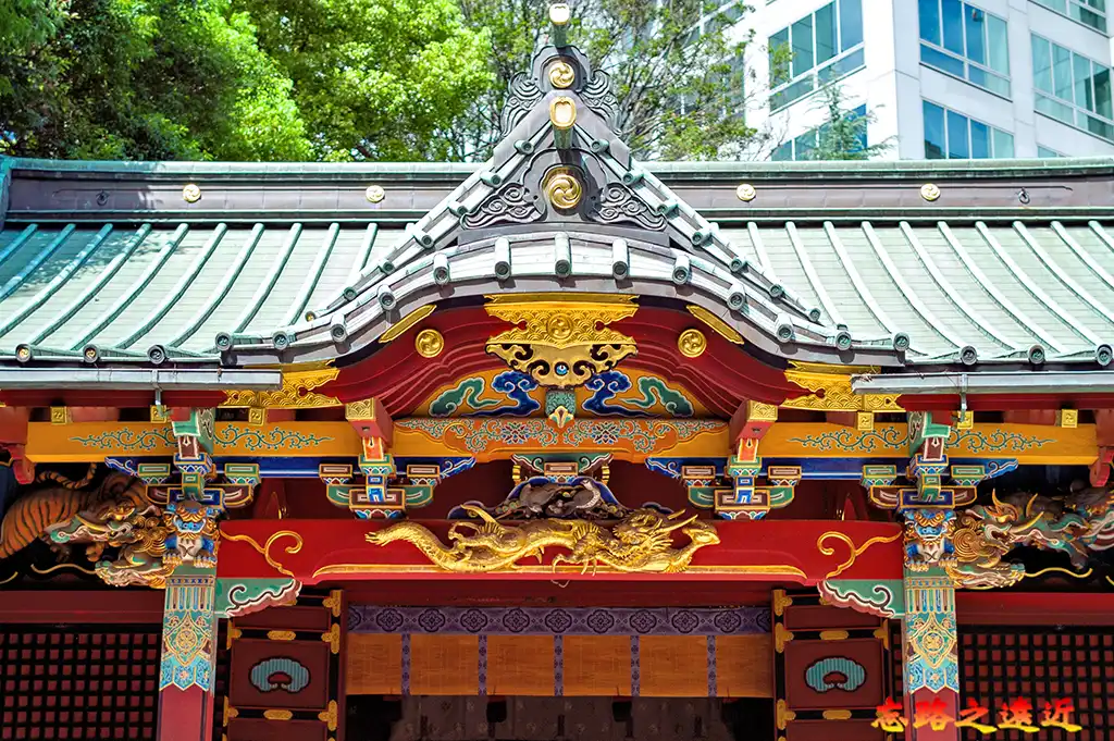 金王八幡供社殿屋樑堅金碧輝煌