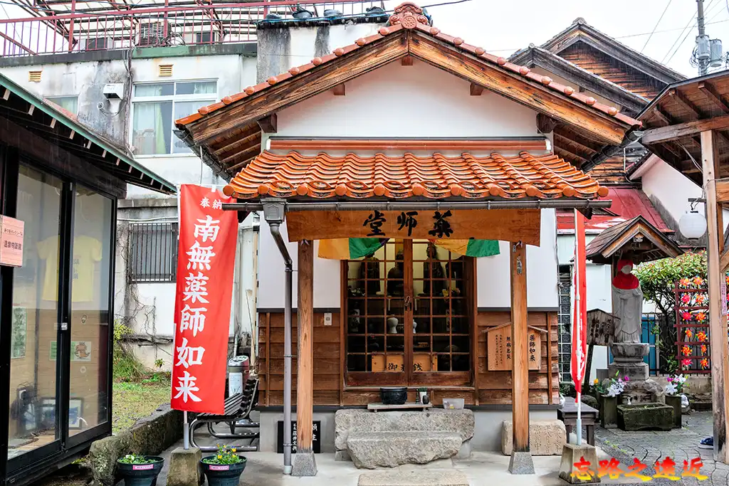 【鳥取.倉吉】三朝溫泉散策~日本遺產健康之湯、景點路線、泡湯、美食完整攻略 1 次全覽 (Misasa Onsen) 15 三朝溫泉藥師堂