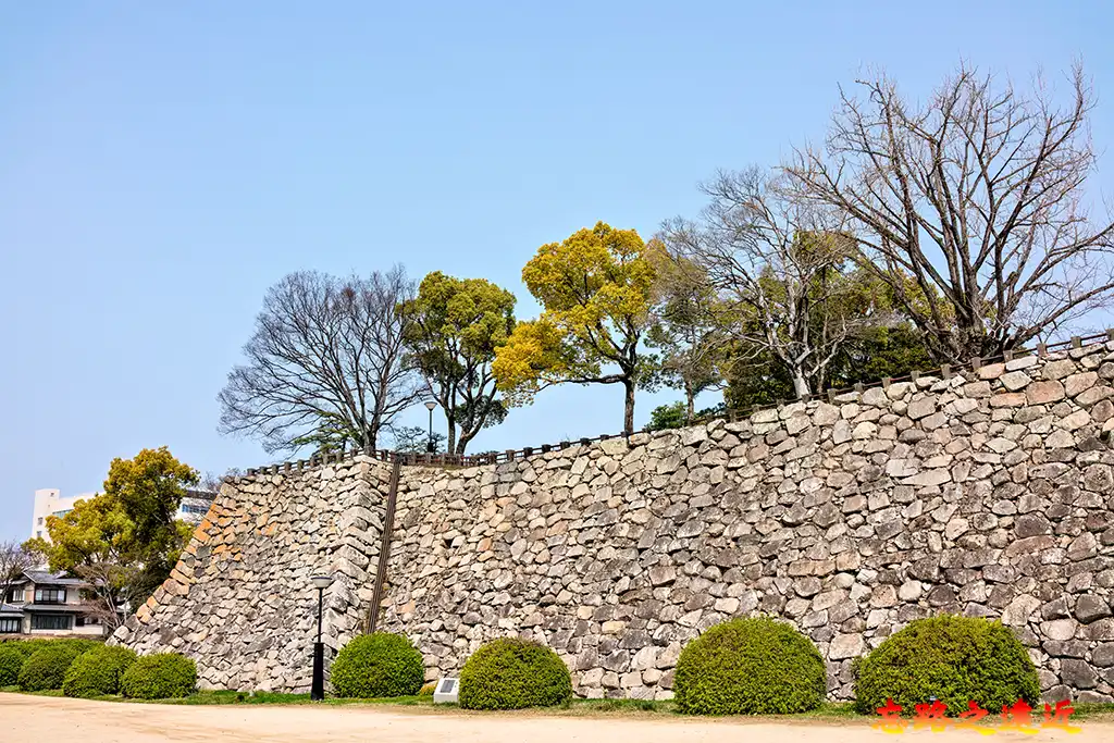 岡山城本丸中段石垣