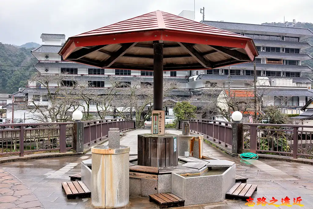 【鳥取.倉吉】三朝溫泉散策~日本遺產健康之湯、景點路線、泡湯、美食完整攻略 1 次全覽 (Misasa Onsen) 28 河鹿橋足湯