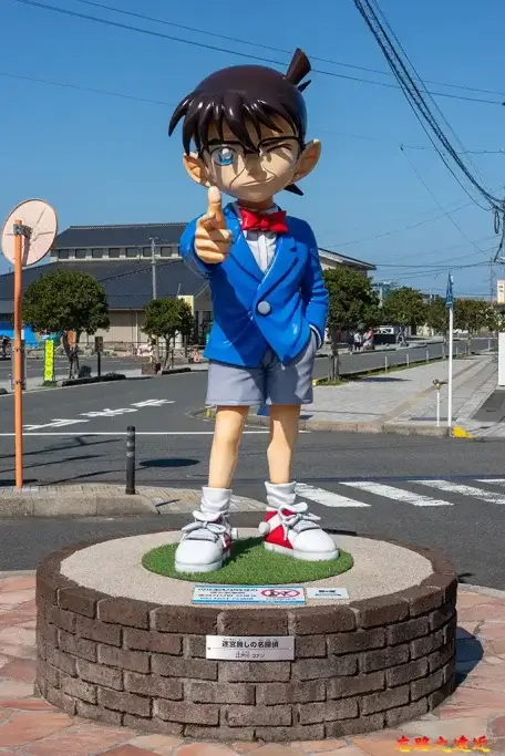 由良站外柯南彩色雕像