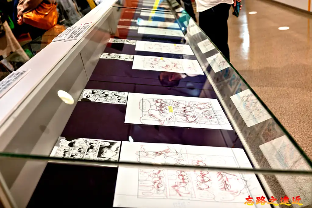 展示櫃中展現改編為動畫的分鏡畫面