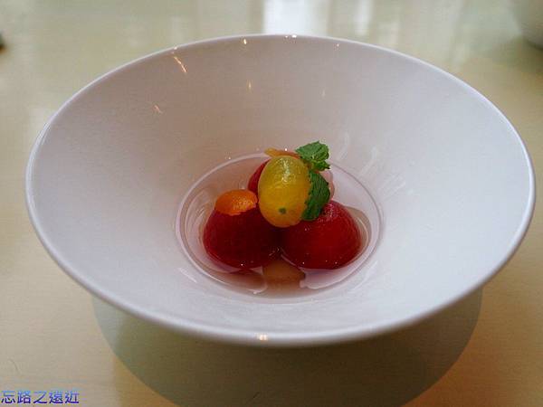 pic pimg tw look2up 1412411899 4276564756 n jpg