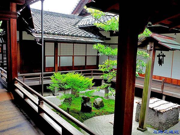 【關西.京都】京都小旅行~~那一座在花街中的寺廟 --- 京都五山之「建仁寺」(下) --- 寺內景點 10 pic pimg tw look2up 1445992228 906189854 n jpg