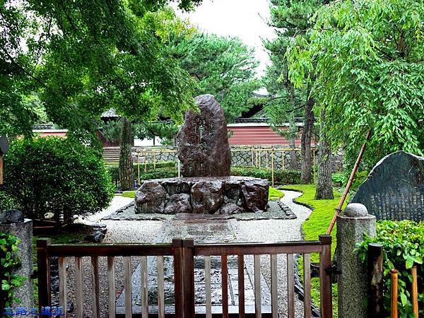 【關西.京都】京都小旅行~~那一座在花街中的寺廟 --- 京都五山之「建仁寺」(下) --- 寺內景點 3 pic pimg tw look2up 1445992287 2567653451 n jpg