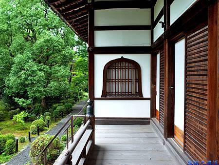【關西.京都】京都小旅行~到嵐山走訪那一座暨見「釋迦如來」,又見「源氏物語 」的傳奇寺廟-清涼寺 12 pic pimg tw look2up 1447400467 3268431013 m jpg