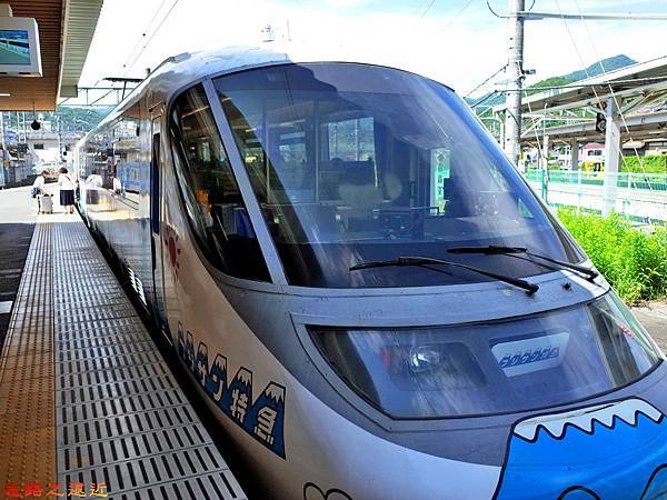 【甲信越.山梨】東京-河口湖【交通路線、富士急線觀光列車特色、網路訂位、交通時刻及大小注意事項】 9 pic pimg tw look2up 1509329053 3388814515 n jpg