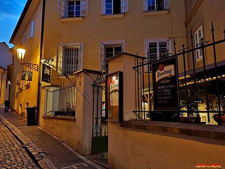 pic pimg tw look2up 1533965527 2517726699 m jpg