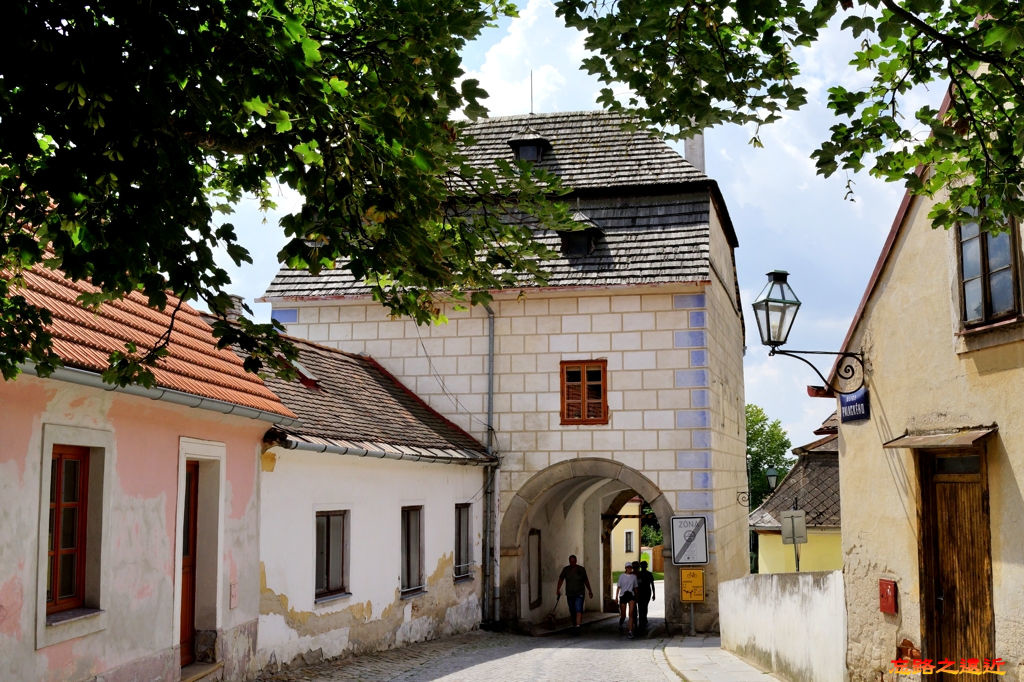 pic pimg tw look2up 1535128820 2582614356 jpg