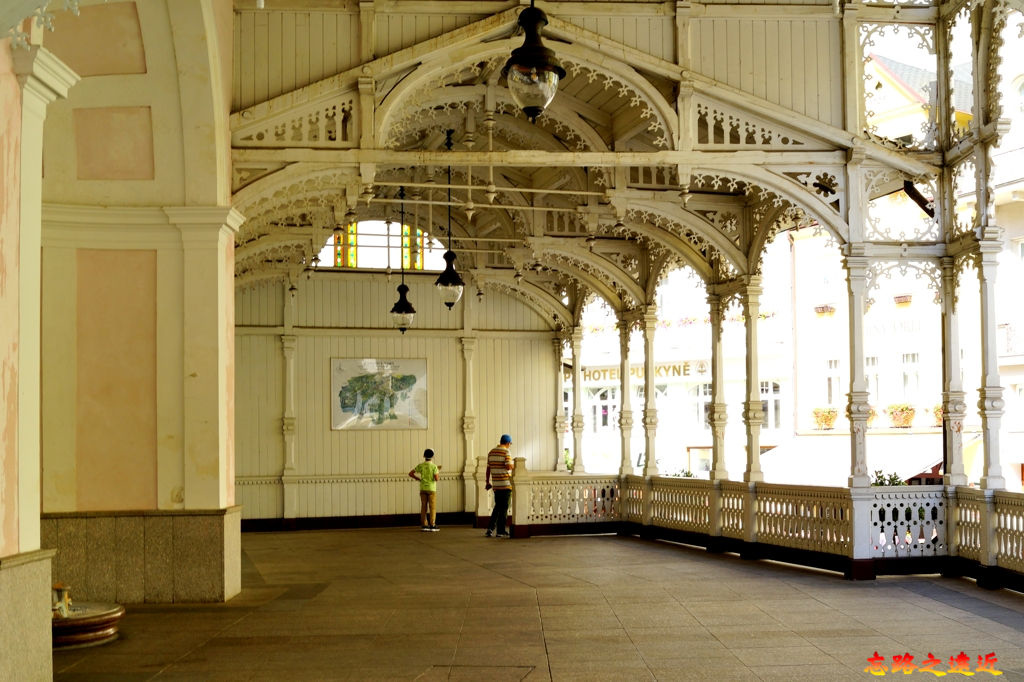 【捷克.卡羅維瓦利 (Karlovy Vary)】到溫泉小鎮散步喝溫泉(含交通、購物) 33 pic pimg tw look2up 1561015661 1948571394 jpg