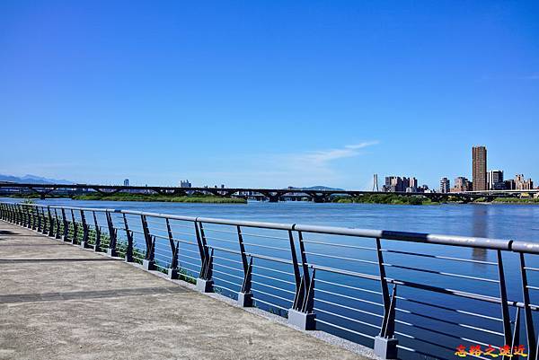 pic pimg tw look2up 1601955567 3589409780 g n jpg