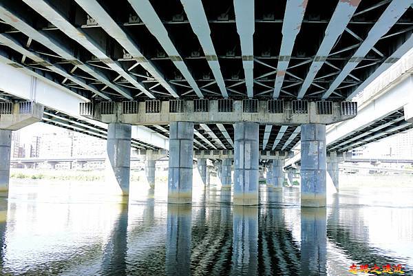 pic pimg tw look2up 1601955574 1071225600 g n jpg