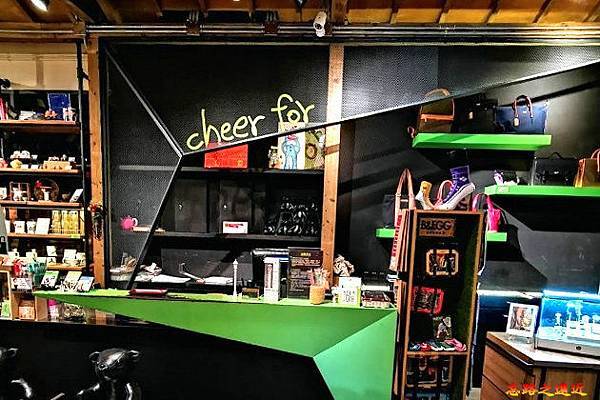 【台南.南區】夜遊「藍晒圖文創園區」& 園區特色商店介紹 (含:交通、園區詳細地圖) 11 pic pimg tw look2up 1620636381 180848304 g n jpg