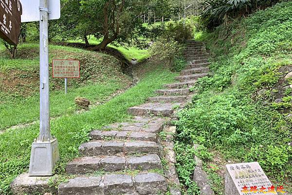 【台北.文山區】<步道散策> 「飛龍步道」 『政大後山-樟山寺』~ 貓空步道群之 1 13 pic pimg tw look2up 1657514337 3762153850 g n jpg