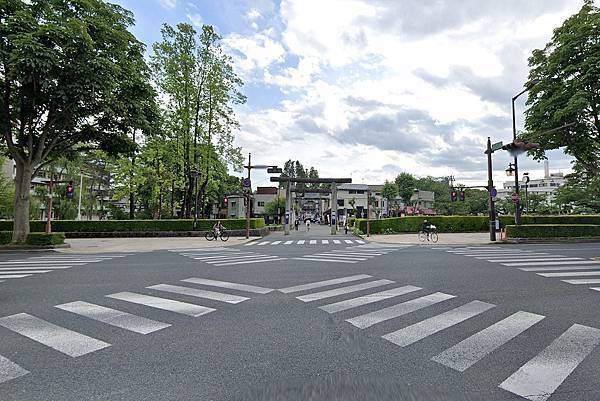 pic pimg tw look2up 1690084213 808605745 g n jpg