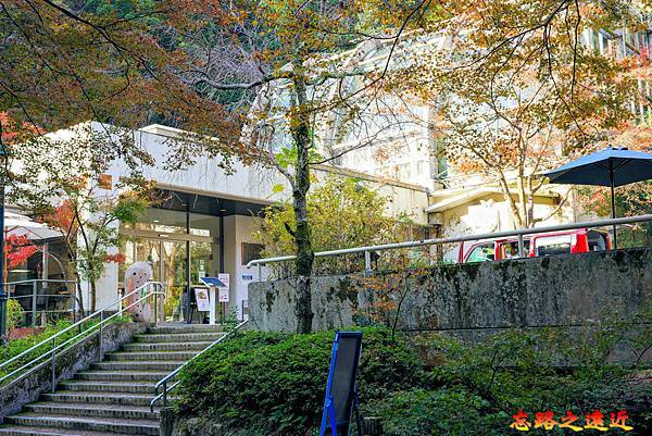 【關西.大阪】賞楓景點~~箕面公園楓紅之旅 超詳細介紹 (京阪箕面站-瀧安寺-箕面大瀧-1目千本) 14 pic pimg tw look2up 1724315498 2028819999 g n jpg