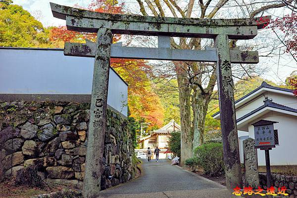 【關西.大阪】賞楓景點~~箕面公園楓紅之旅 超詳細介紹 (京阪箕面站-瀧安寺-箕面大瀧-1目千本) 15 pic pimg tw look2up 1724315498 2603680259 g n jpg