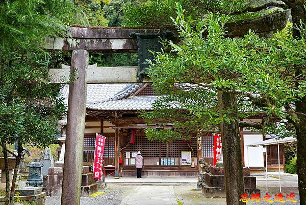 【關西.大阪】賞楓景點~~箕面公園楓紅之旅 超詳細介紹 (京阪箕面站-瀧安寺-箕面大瀧-1目千本) 28 pic pimg tw look2up 1724315504 2015410468 g n jpg