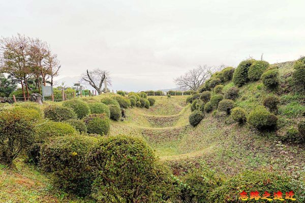 山中城西櫓前障子堀單列（畝堀）