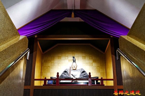 岐阜城天守二階前信長像